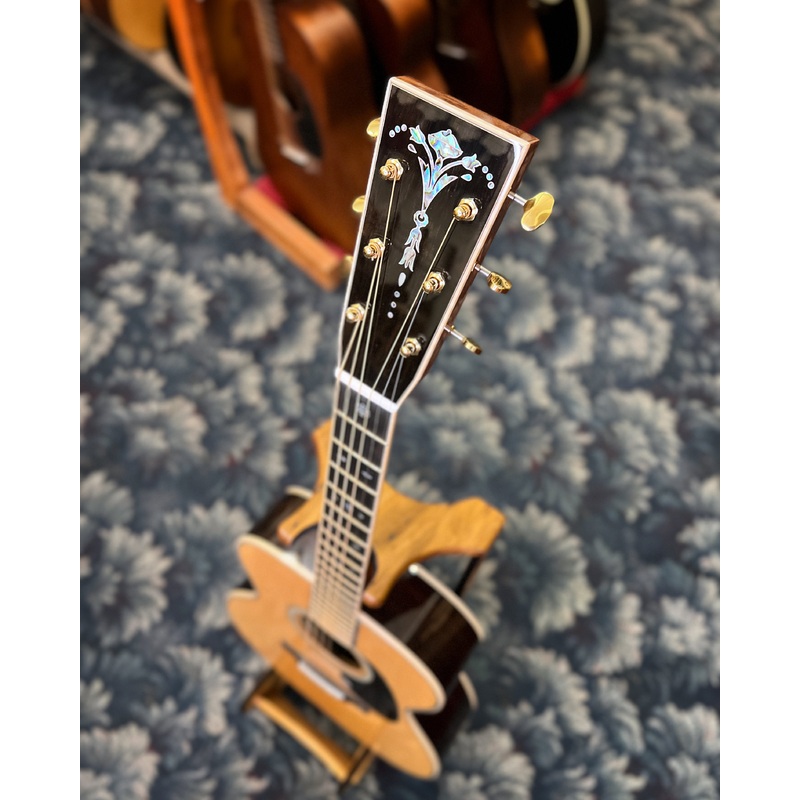 Martin 000-42 Modern Deluxe Guitar & Case